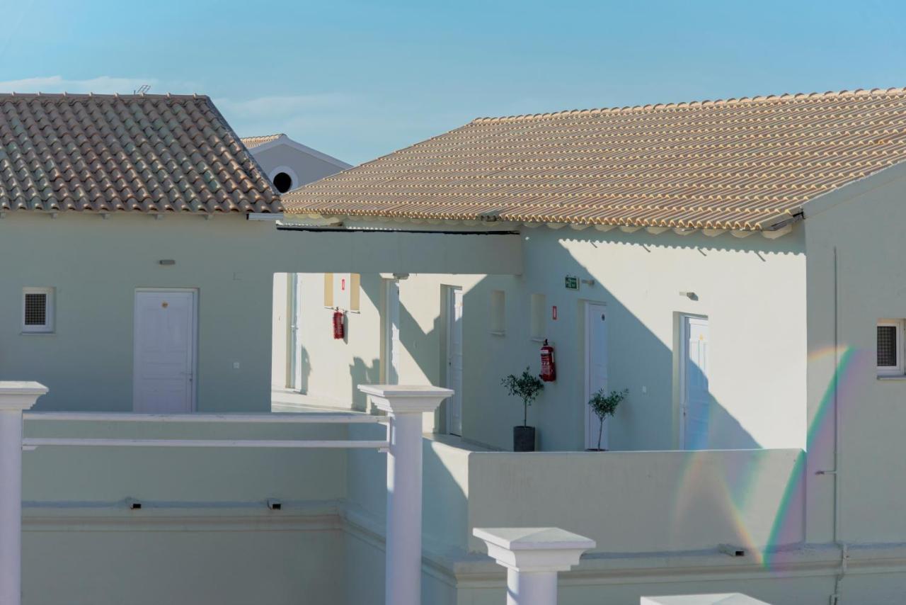 קאבוס Olive Grove Beachfront Apartments & Seaview Suites (Adults Only) מראה חיצוני תמונה