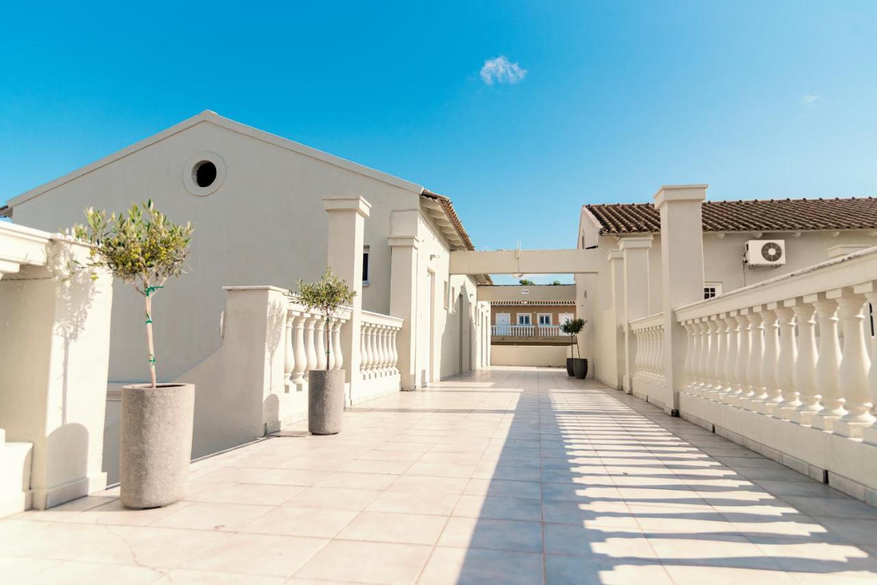 קאבוס Olive Grove Beachfront Apartments & Seaview Suites (Adults Only) מראה חיצוני תמונה